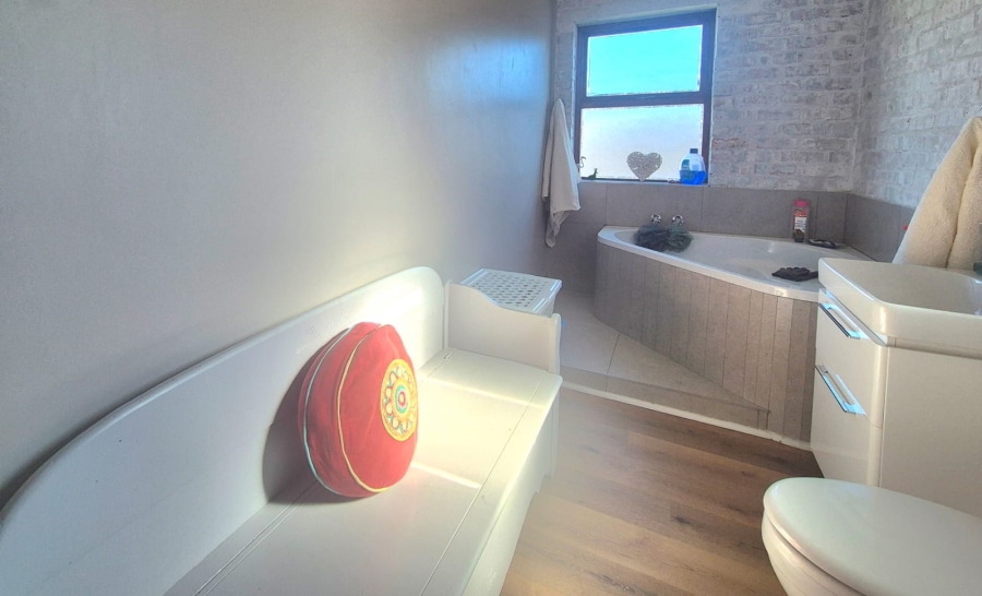 3 Bedroom Property for Sale in King George Park Western Cape